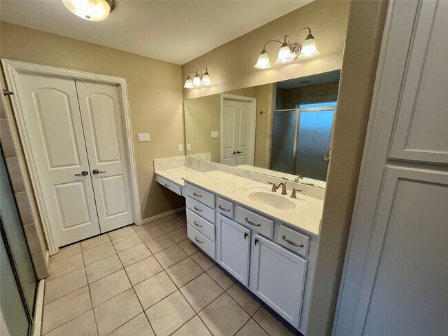 Building Photo - 9311 E Lakeside Dr