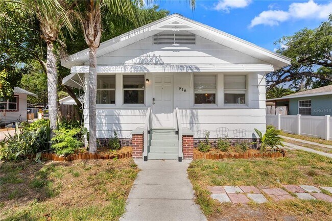 Building Photo - 918 16th St W