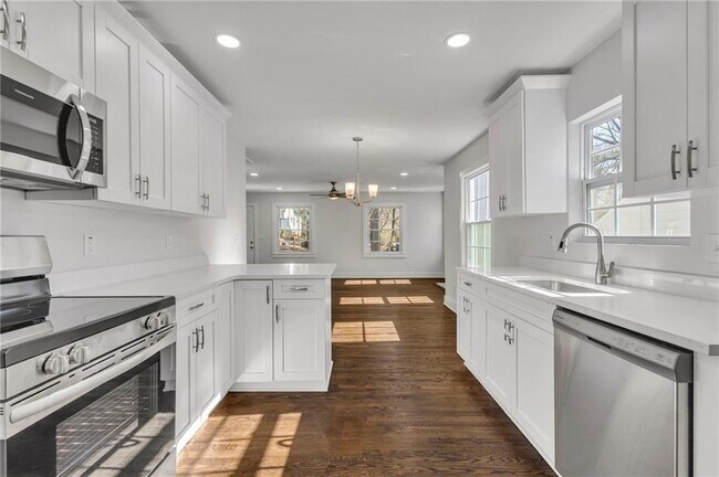 Building Photo - 1271 Lorenzo Dr SW