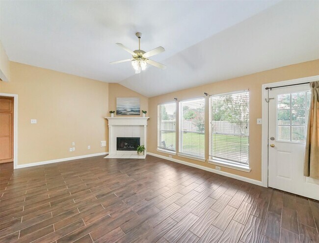 Building Photo - 5219 Bay Pines Dr
