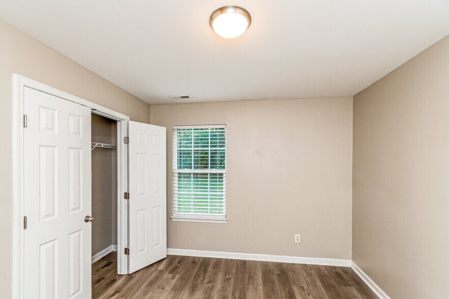 Building Photo - 912 Mailwood Dr