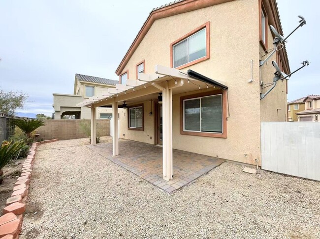 Building Photo - Wonderful two-story single-family home