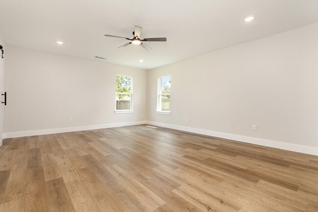 Building Photo - 13520 Glenside Dr