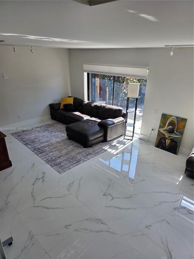 Building Photo - 6904 SW 114th Pl