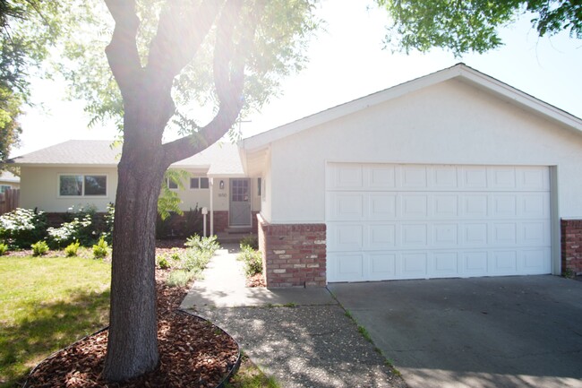 Building Photo - 1650 Archer Dr