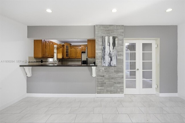 Building Photo - 2120 SW 16th St