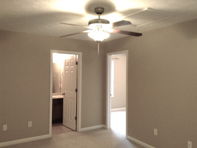 Building Photo - 12 Ascot Glen Dr