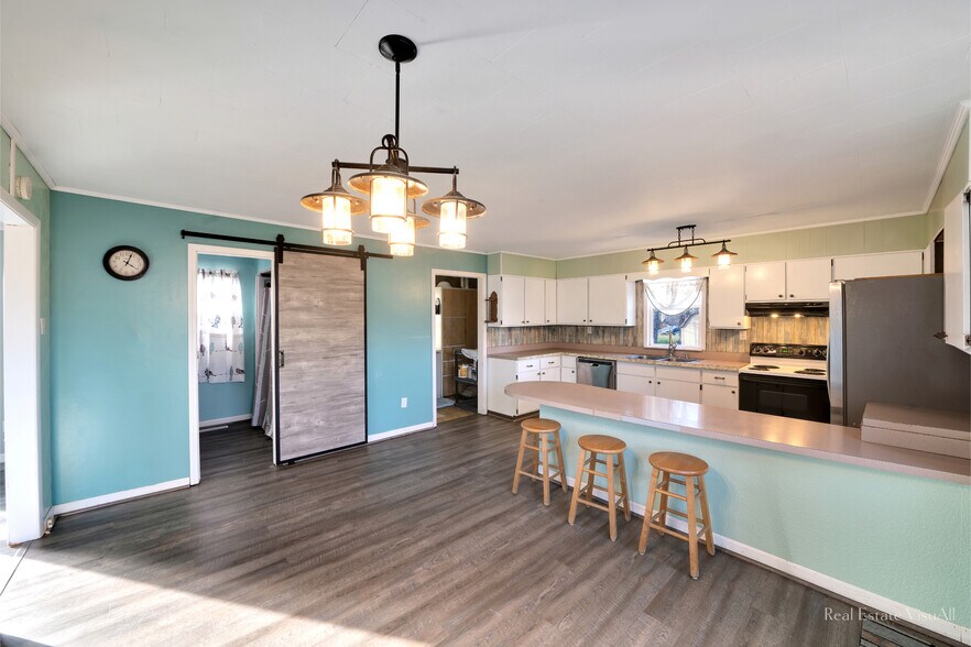 Building Photo - 303 S East St