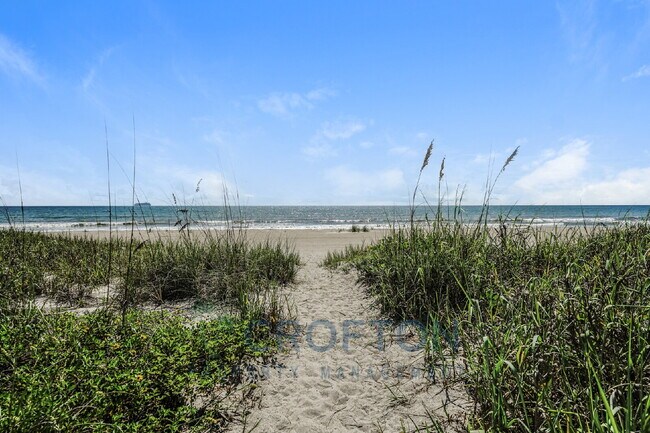 Building Photo - Beautiful Oceanfront Condo in Cocoa Beach!