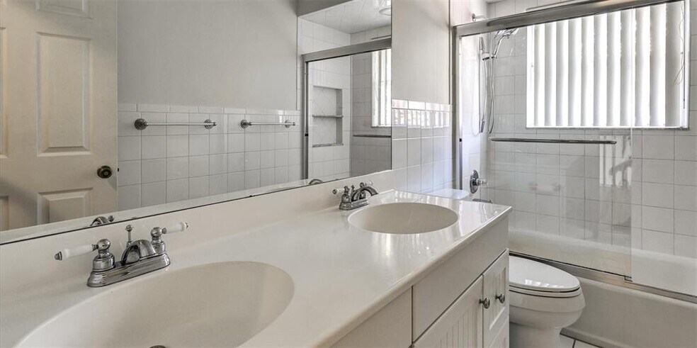 Building Photo - 1110 NW 108th Ave