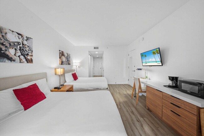 Building Photo - 2602 E Hallandale Beach Blvd