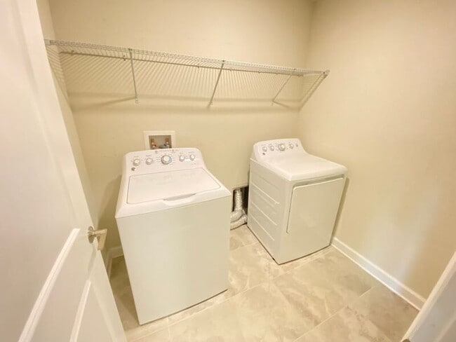 Building Photo - 4442 Seven Canyons Dr
