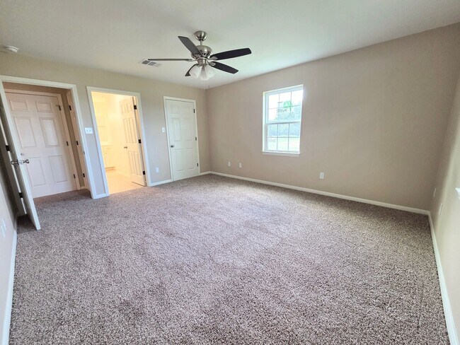 Building Photo - Beautifully Renovated 2-Story Home in Kemp...