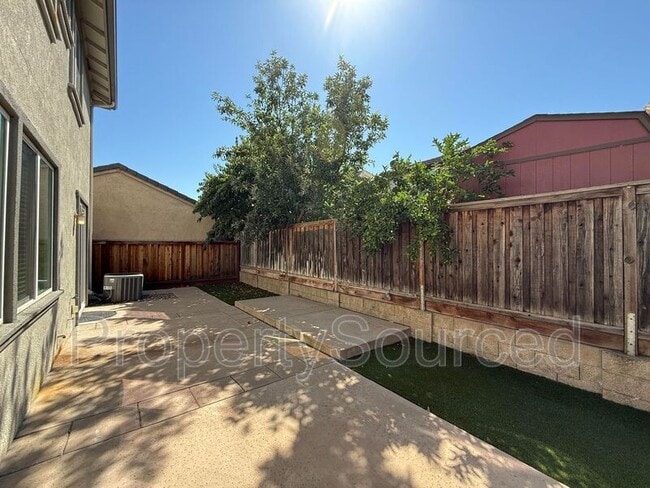 Building Photo - 388 Crescent Moon Dr