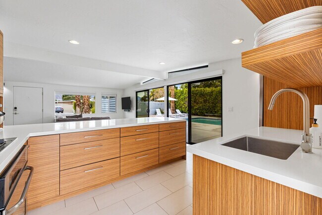 Building Photo - 45720 Abronia Trail