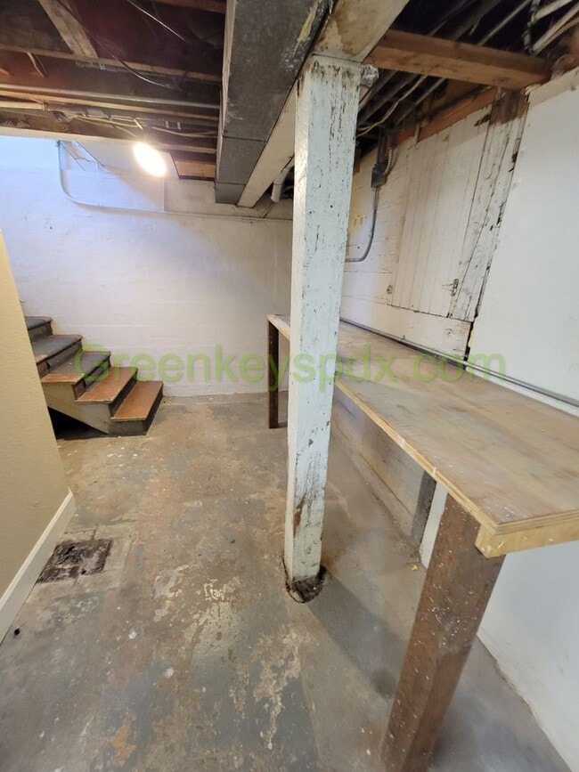 Building Photo - Amazing 1-Bedroom Unit in a Side-by-Side Duplex Near Hollywood District