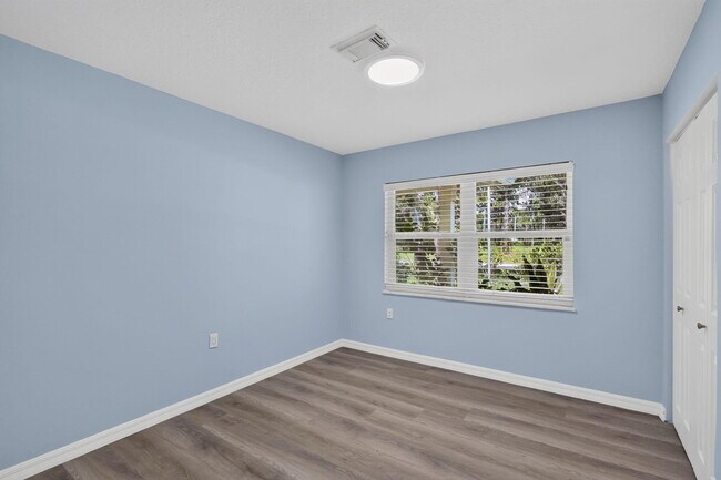 Building Photo - 1125 41st Ave