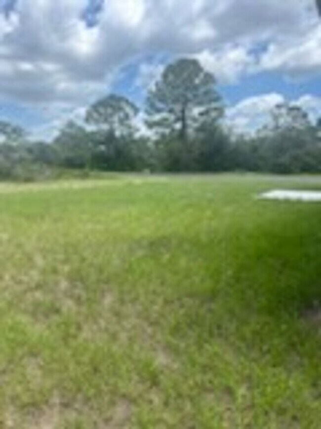 Building Photo - 3/2/1 Single Family Home Available-Cozy Pe...