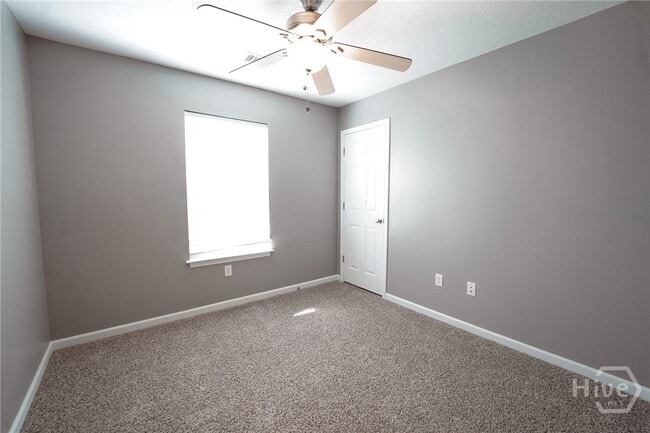 Building Photo - 170 Willow Oak Dr