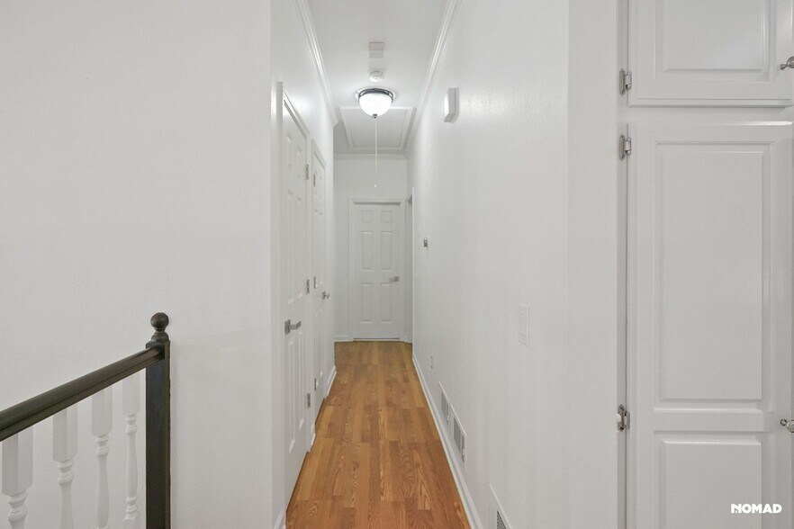 Building Photo - 875 Secret Cove Dr NE