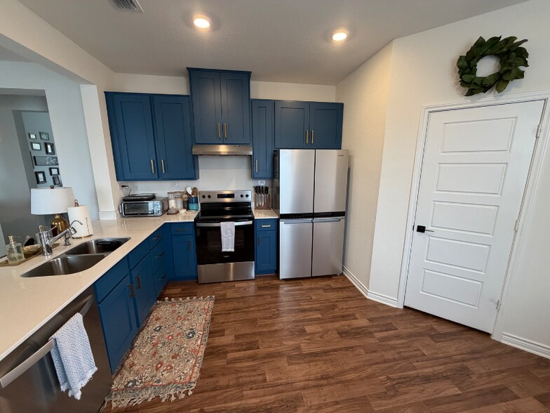 Building Photo - 15307 Oceanus Dr