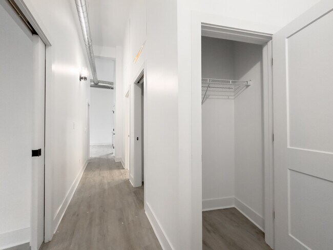 Building Photo - 4731 N Western Ave