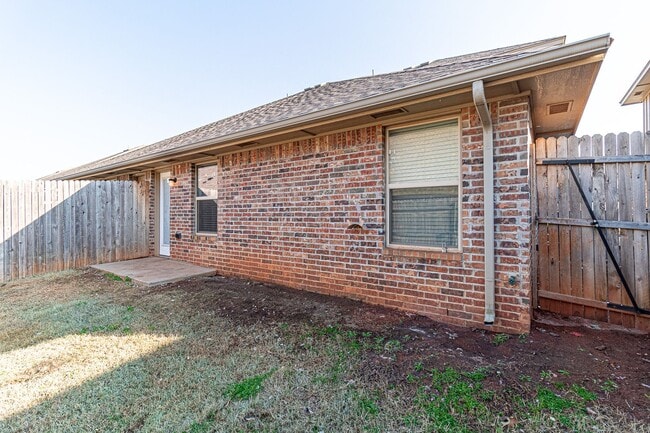 Building Photo - Buena Vida awaits for you!