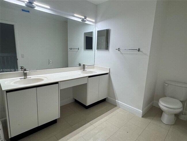 Building Photo - 15071 SW 136th Pl