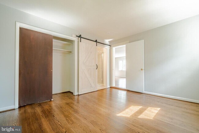 Building Photo - 728 N Wakefield St