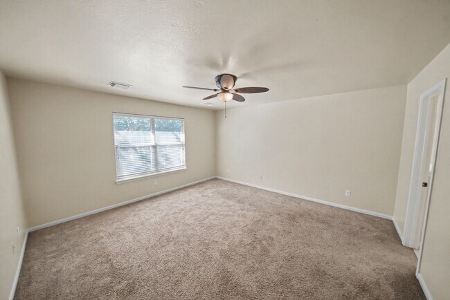 Building Photo - Beautiful 5-Bedroom Home in Schertz - Realtor Commission: $500