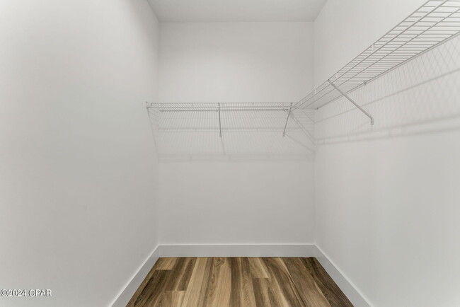 Building Photo - 6997 Patronis Dr