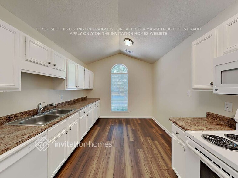 Building Photo - 7805 Royce Hall Ln