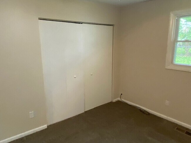 Building Photo - 3 Bedroom Ranch Home