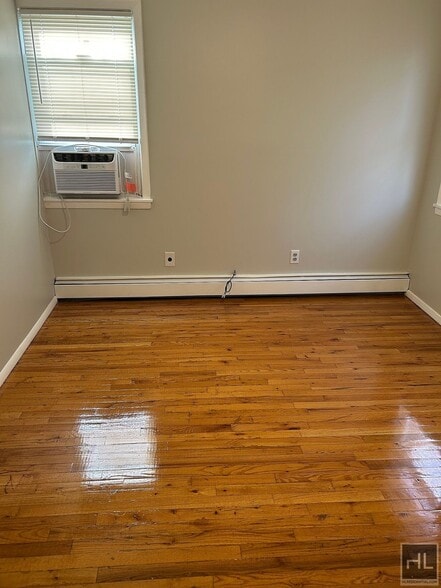 Building Photo - Two Bedroom Bayside Apartment