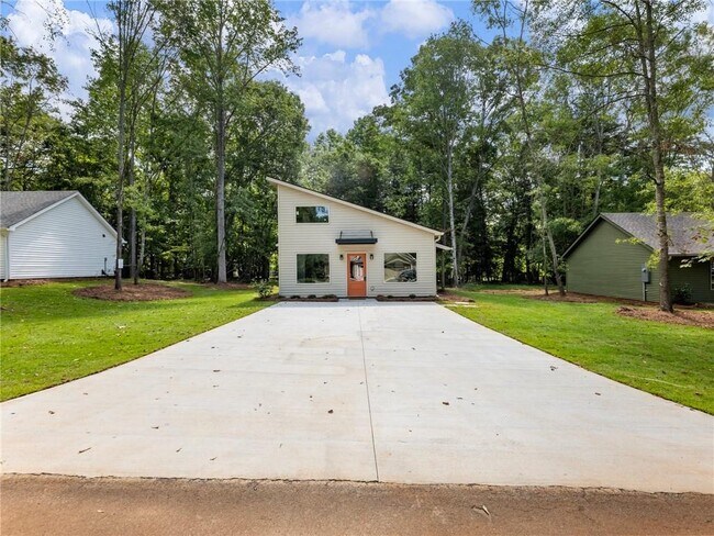 Building Photo - 8083 Beachwood Dr