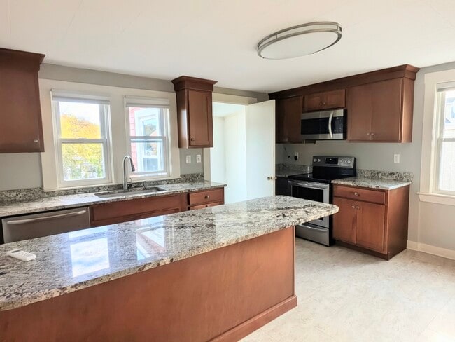 Building Photo - 245 Main St