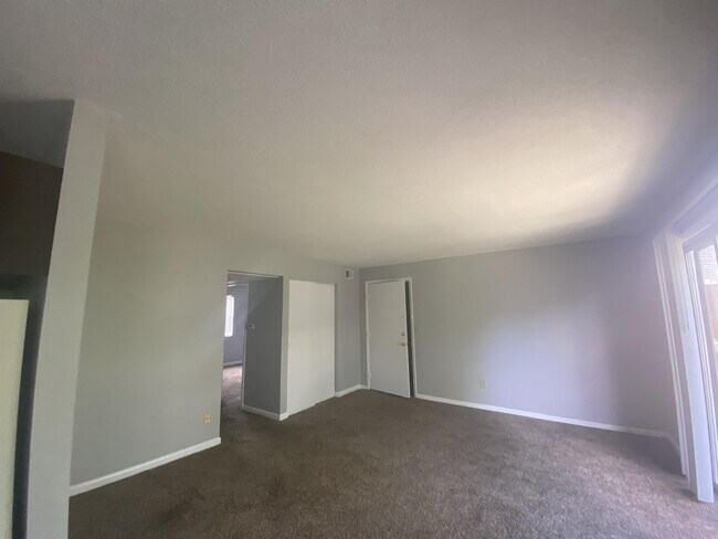 Building Photo - 8473 Beech Ave