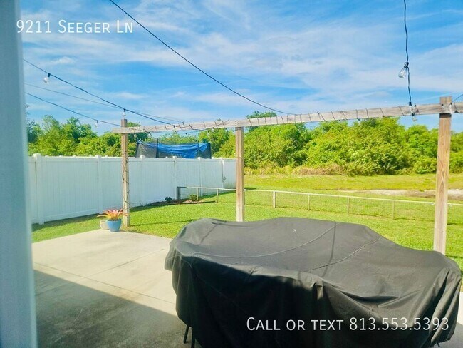 Building Photo - 9211 Seeger Ln