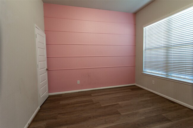 Building Photo - 5826 Euclid Loop