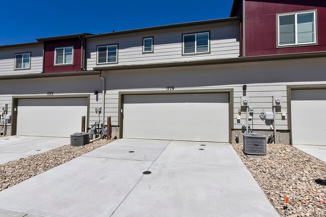 Building Photo - Contemporary Townhome in North CO Springs