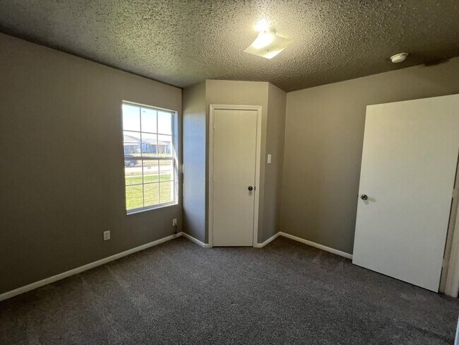Building Photo - 4115 Mustang Dr