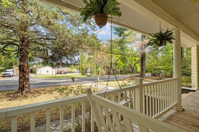 Building Photo - 802 N Poplar St