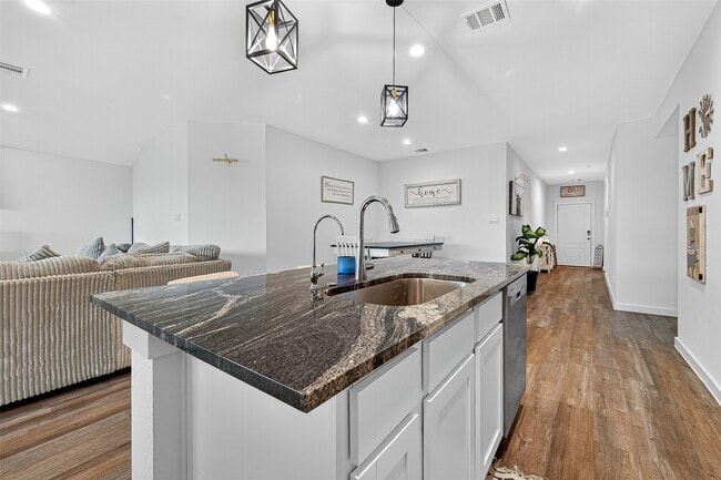Building Photo - 8730 Shumard Oak Dr