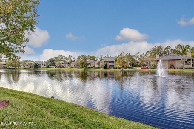 Building Photo - Renovated Condo in a Convenient Location!