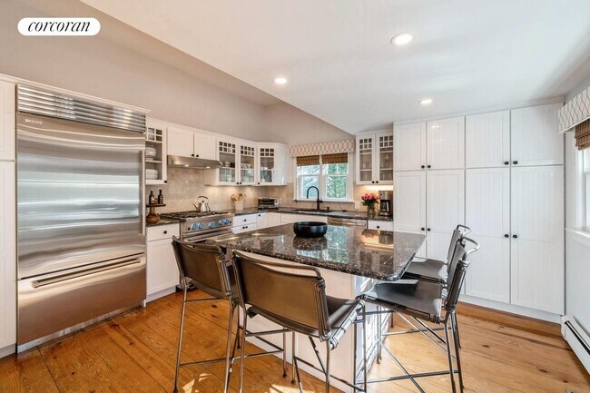 Building Photo - 70 Miller Ln E