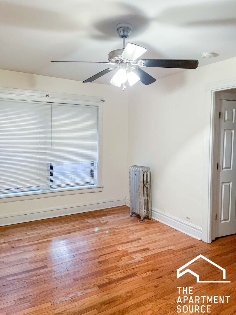 Building Photo - 518 W Cornelia Ave