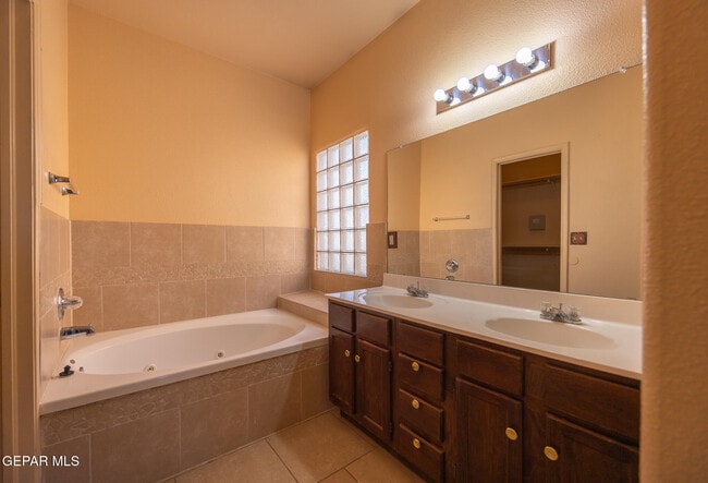 Building Photo - 11932 Mesquite Lake Ln