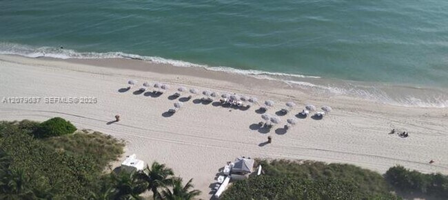 Building Photo - 17001 Collins Ave