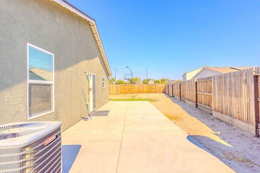 Building Photo - 5803 Vespucci Ave