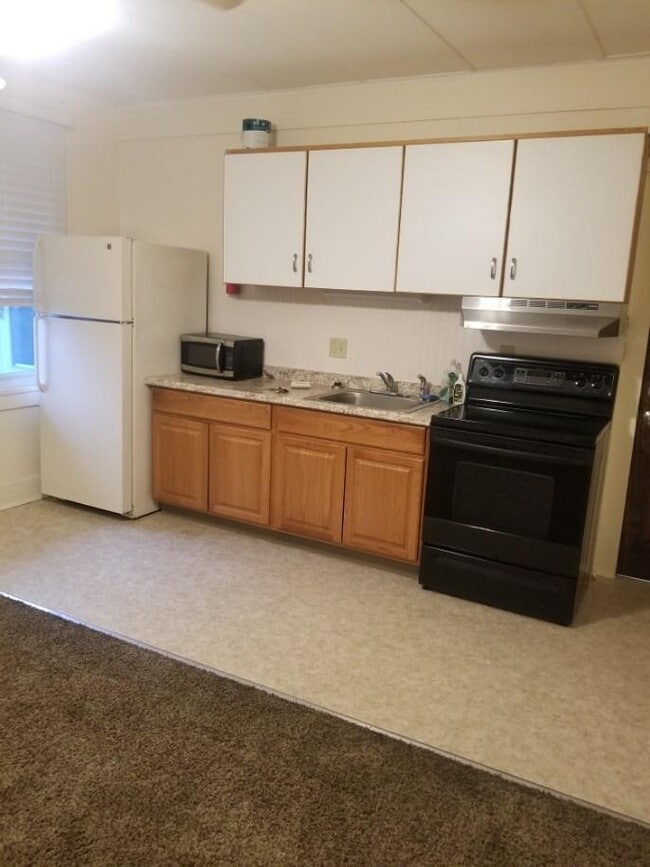 Building Photo - 560 Walnut St